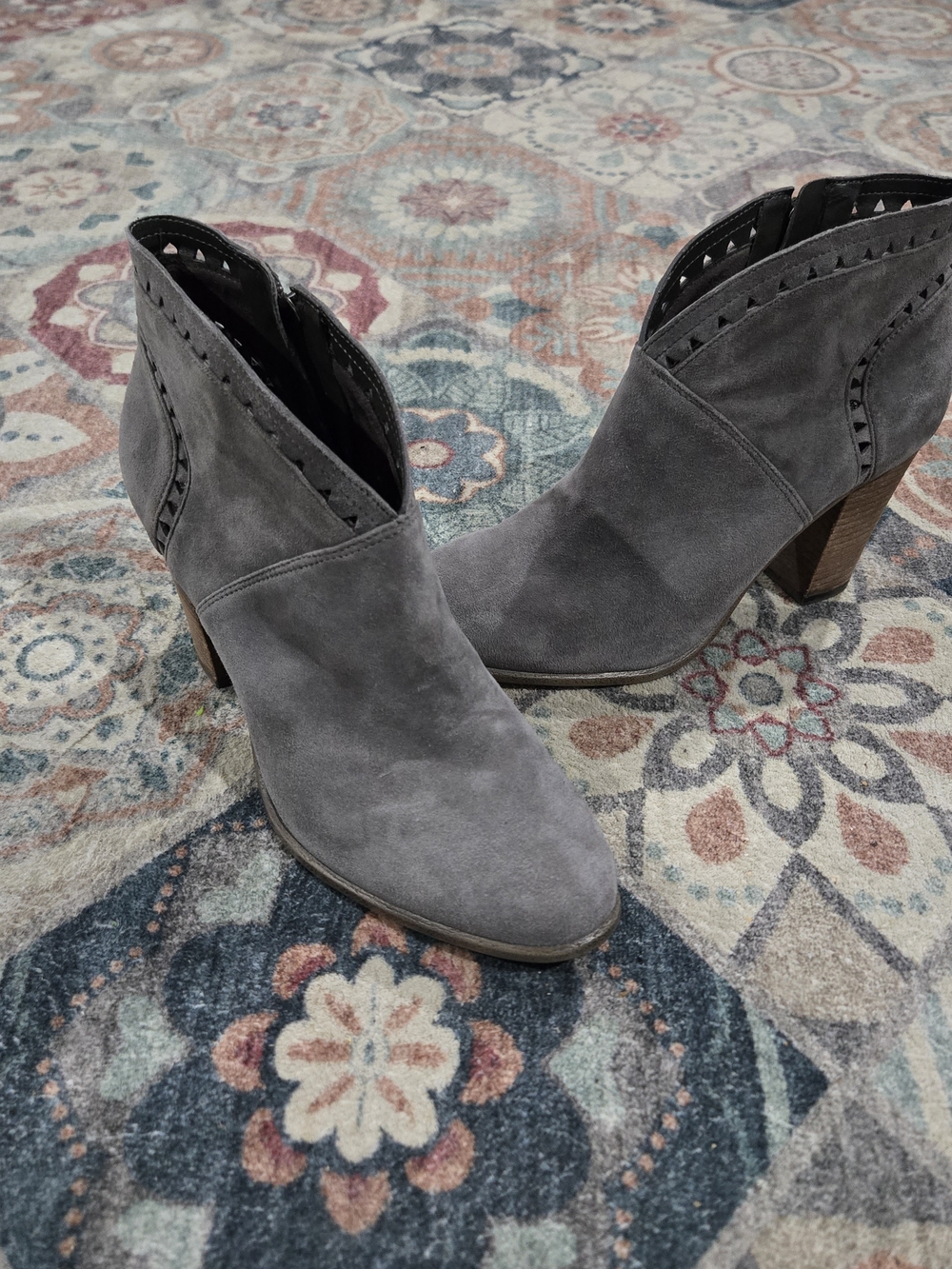 Vince Camuto Fritan 8M Ankle Booties Chunky Grey Suede - Picture 4 of 6